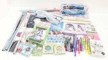 【中古・ジャンク品】美少女グッズ まとめ 推しの子 ウマ娘 Fate アイマス 青ブタ カノ仮 等 タペストリー 小皿 ペンライト【未検品】°_画像1