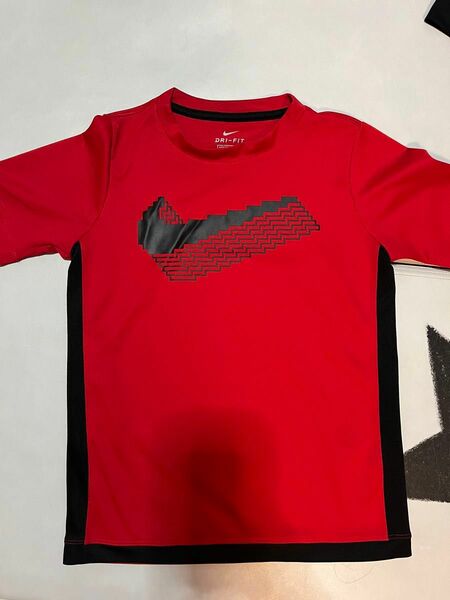 NIKE ドライフィット　 吸汗速乾 半袖　クルーネック　ロゴ　練習着　Tシャツ　