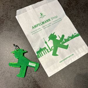 【アンペルマン】　キーホルダー　GO 緑 AMPELMANN リフレクター