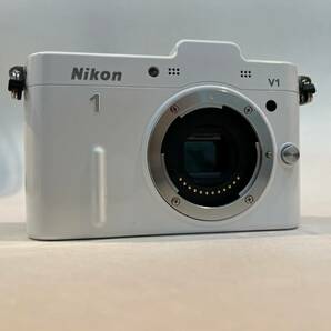 ★美品 人気の白★完動品★ ニコン Nikon １ V1 ボディ #31の画像1