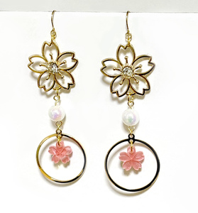 【新品/即決】ハンドメイド/ビジューピアス/桜/春アクセサリー/揺れる/和風/フックピアス