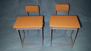 ミニチュア：学校の机 椅子 2セット リアル 机の高さ約10cm ドール 美品 2402A/オクパナ