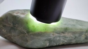 A-4 糸魚川 翡翠 原石 98g ひすい ヒスイ jade（ジェード）国石