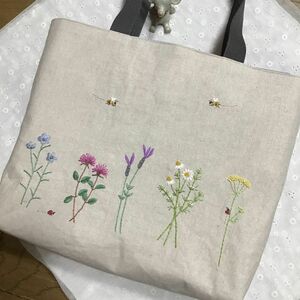 ハーブガーデン　手刺繍トートバッグ　A4サイズ　ハーフリネン ハンドメイド