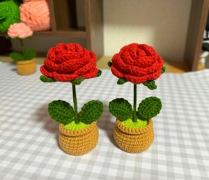 ハンドメイド　かぎ針編み　編みぐるみ　バラの植木鉢セット2点