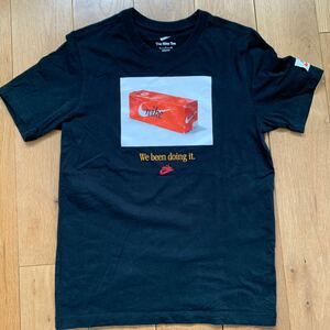 NIKE ナイキ 半袖Tシャツ ブラック Tシャツ シューズボックスデザイン We been doing it