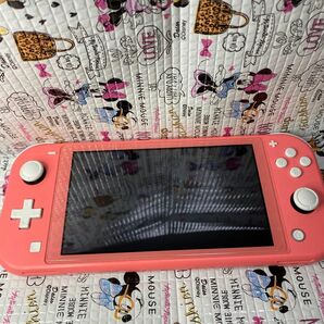 美品 ニンテンドースイッチライト・ピンク