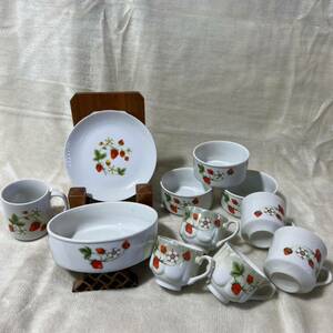 C778 Showa Retro strawberry pattern tableware set mug flat plate etc. retro pop retro pretty ... pattern 11 point 