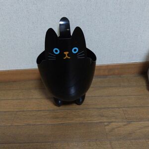 猫型ゴミ箱　インテリア雑貨　黒猫　足つき