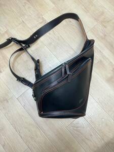 HYOD GAHO LEATHER ONE-SHOULDER BAG　ヒョードー　ワンショルダーレザーバッグ