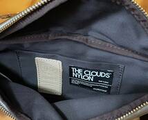 タグ付き未使用　ラシット☆THE CLOUDS NYLON ミニマルボディバッグ☆WEB限定色　無地グレー_画像9