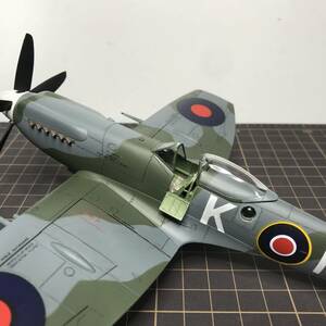 アカデミー 1/48　スピットファイアＭｋ14E　完成品