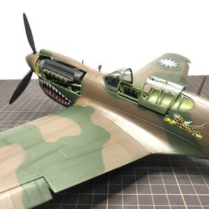 レベル　1/32　P-40E　フライングタイガース　完成品