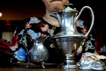 SILVER 英国骨董 イギリス 純銀P. EPBM 珈琲紅茶 アンティーク ティーポット シルバージャグ コーヒーポット 花瓶 水挿しにも ビンテージ_画像9