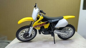 スケール 1/18 SUZUKI RM 250 ！ 世界の名バイクシリーズ！ Maist