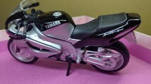 スケール 1/18 YAMAHA YZF 1000 DELTRBOX EXUP ！ 世界の名バイクコレクション！ Maist_画像2