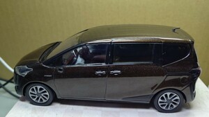 スケール 1/30 希少！ TOYOTA SIENTA ！ トヨタ オリジナル カー！ 左右ミラー欠落。