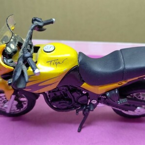 スケール 1/18 TRIUMPH Tiger ！ 世界の名バイクシリーズ！ Maistの画像1