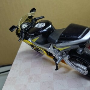 スケール 1/18 SUZUKI GSX R 600 ！ 世界の名バイクコレクション ！ Maistの画像6