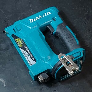 動作良好！ 中古品 マキタ makita 18V RT線 10mm幅 充電式タッカ ST112D 本体のみ コードレス