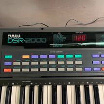 (3-27) YAMAHA ヤマハ　DSR-2000　キーボード　ポータブルキーボード　楽器　電子楽器　※電池部フタ欠落_画像2