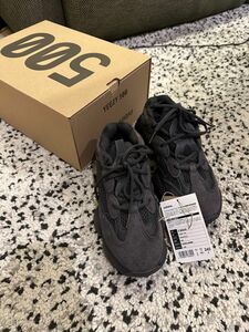 Yeezy 500 アディダス　イージー　500 ユーティリティ ブラック 