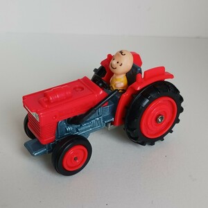 AVIVA スヌーピー MINI DIECAST CHARLIE BROWN IN TRACTOR