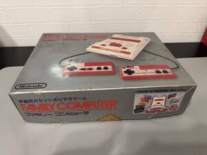 Nintendo ファミリーコンピュータ　初代　箱付 四角ボタン　説明書付き