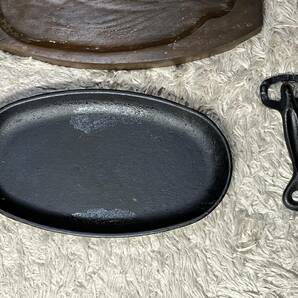 特製 小判型 ステーキ皿 4枚 + 木製受け皿 3枚 + 鉄製ハンドル 1本 まとめての画像3