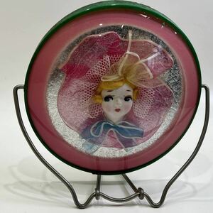【送料無料】人形入り卓上飾り 折りたたみ式 円形 ピンク 昭和レトロ