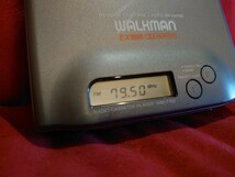 【SONY】WM-F702 WALKMAN vintage PORTABLE RADIO CASSETTE PLAYER ソニー ポータブル ラジオ カセットプレーヤー _画像3