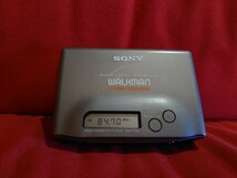 【SONY】WM-F702 WALKMAN vintage PORTABLE RADIO CASSETTE PLAYER ソニー ポータブル ラジオ カセットプレーヤー _画像2