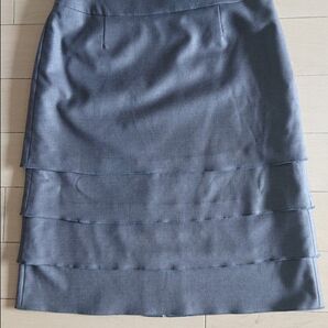 チャコールグレー 膝丈スカート