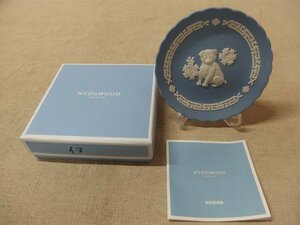 0140102w【WEDGWOOD YEAR OF THE DOG 2018 飾り皿】ウエッジウッド/ジャスパー/干支/イヤープレート/戌/イヌ/皿立て付/箱入/中古品