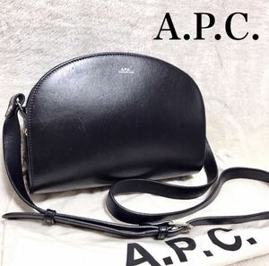 人気 A.P.C. オールレザー 三日月 ショルダー バッグ ハーフムーン 黒