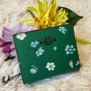 新品未使用　COACH　みどり　グリーン　花柄　２つ折り　