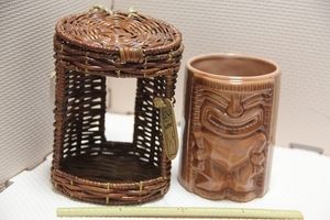 陶器製 Lucky Tiki マグカップ 藤製籠入り 検索 ハワイ 観光 お土産 グッズ コップ