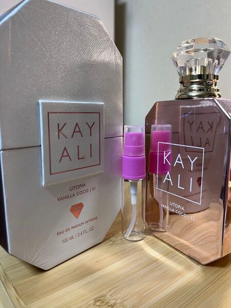 カヤリユートピアバニラココ 5ml サンプル Kayali Utopia VanillaCoco ボトルのキャップは青色になります