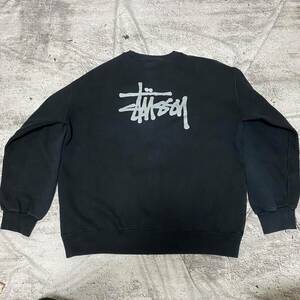 STUSSY スウェット　ブラック　デカロゴ　ロゴ　ワンポイント　ゆるだぼ　ビッグサイズ　ゆったり　ストゥーシー　トレーナー ストリート