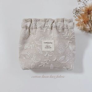 ハンドメイド　cotton linenシリーズ　お花刺繍レース キナリ系　三角マチのバネ口ポーチ12cmバネ