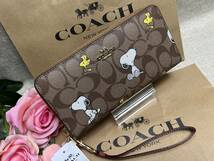 コーチ COACH 長財布 財布 シグネチャー COACH X PEANUTSスペシャル レディース 　財布 ラウンドジップ長財布 シグネチャー スヌーピー _画像2