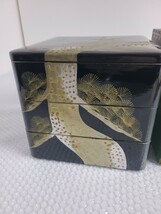 あそう　三段重ね　重箱　和食器　本重　三段　黒　金　松　おせち 正月 漆器　中古_画像3