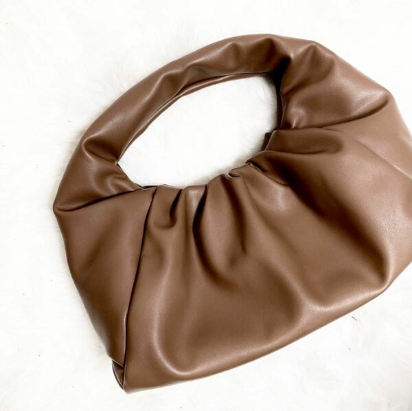 クラッチバッグ ハンドバッグ レディース ホーボーバッグ 大きめ 黒 白 ブラウン キャメル 韓国ファッション2021新品