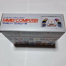 新品未開封　ニンテンドークラシックミニ ファミリーコンピュータとUSB ACアダプター付き_画像6