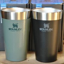 スタンレーSTANLEYスタッキング真空パイント2個セット【グリーン＆マットブラック】正規品　アウトドア キャンプ 真空断熱 保冷タンブラー_画像1