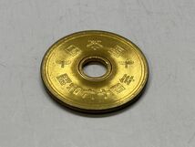 昭和６４年　５円黄銅貨　未使用　NO.7442_画像4