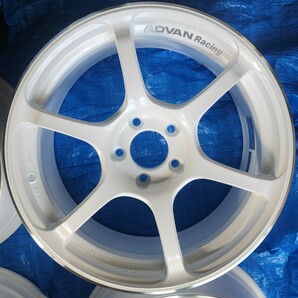 ADVAN RACING RG-4 18x8.0J 5/114.3 +44 レーシングホワイトメタリック&リング(WMR) 4本セットの画像3