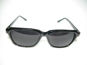  No-brand sunglasses black color used lens surface . left right frame . scratch postage Y300