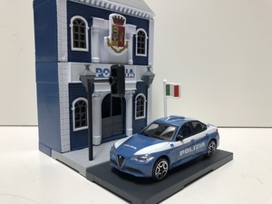 burago city 1/43 Police Station Caserma Polizia With Alfa Romeo Giulia　現地限定　アルファロメオ　ジュリア　パトカー　ブラーゴ
