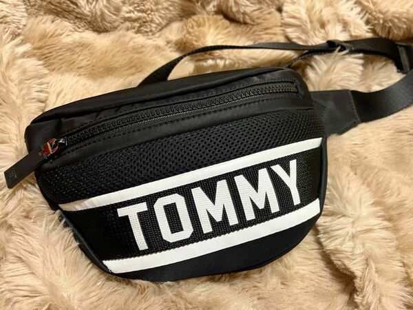 TOMMY ボディバッグ